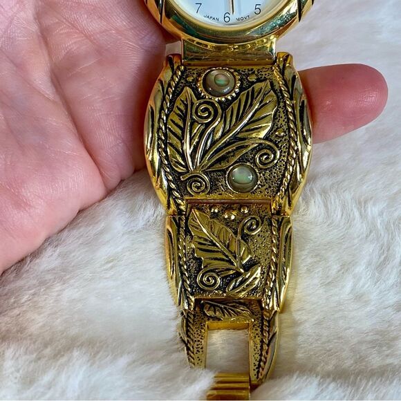 Faded Glory Vintage Gold Etched Watch White Dial Quartz Movement w Rhinestones - Picture 4 of 7